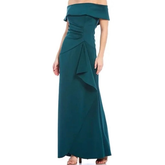 Xscape Dresses & Skirts - Women’s Plus Size Winter Green Gown